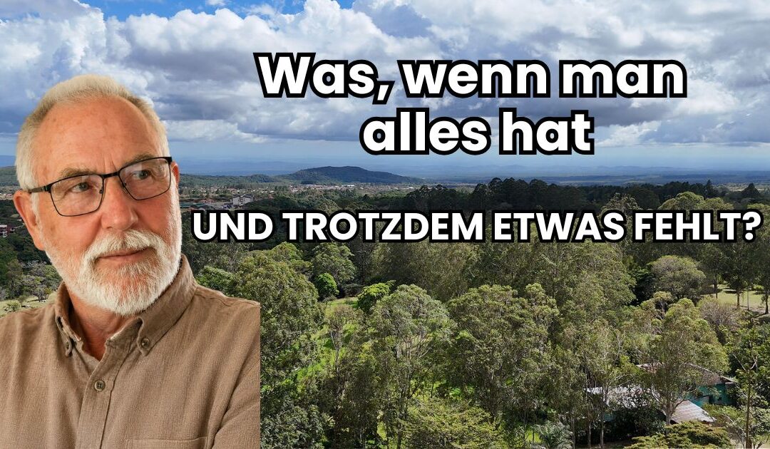 Frank blickt nachdenklich vor einer grünen Landschaft in Panama, mit der Frage: Was, wenn man alles hat und trotzdem etwas fehlt?