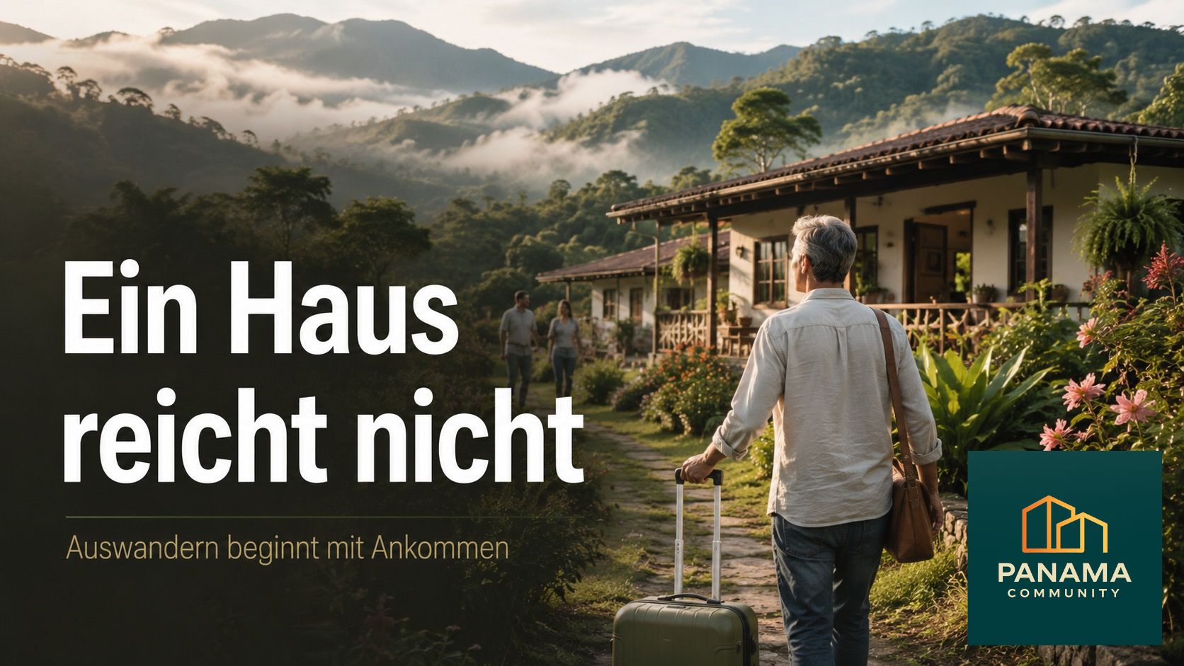 Mann mit Koffer vor einem Haus im Hochland von Panama. Das Bild steht für die Aussage, dass Auswandern mehr als nur ein Hauskauf bedeutet.
