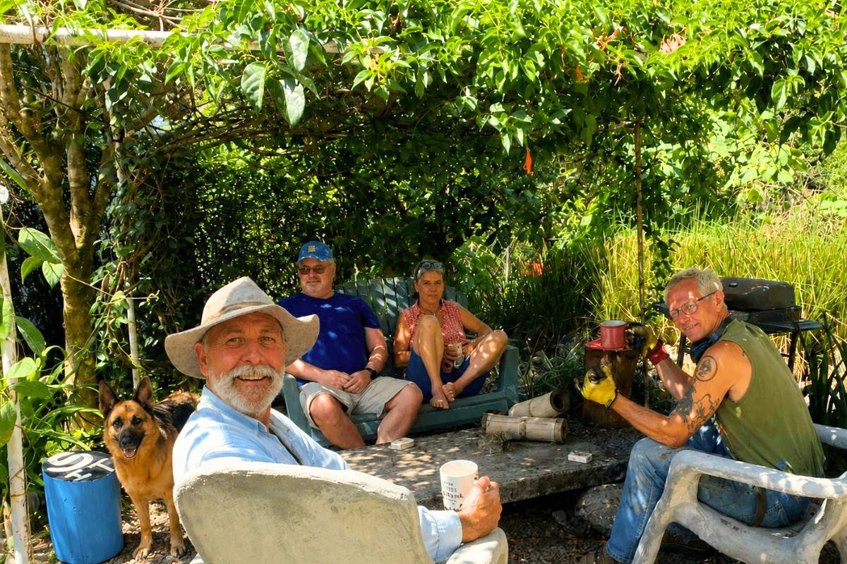 Ein ruhiger Moment in der Gartenlaube der Panama Community